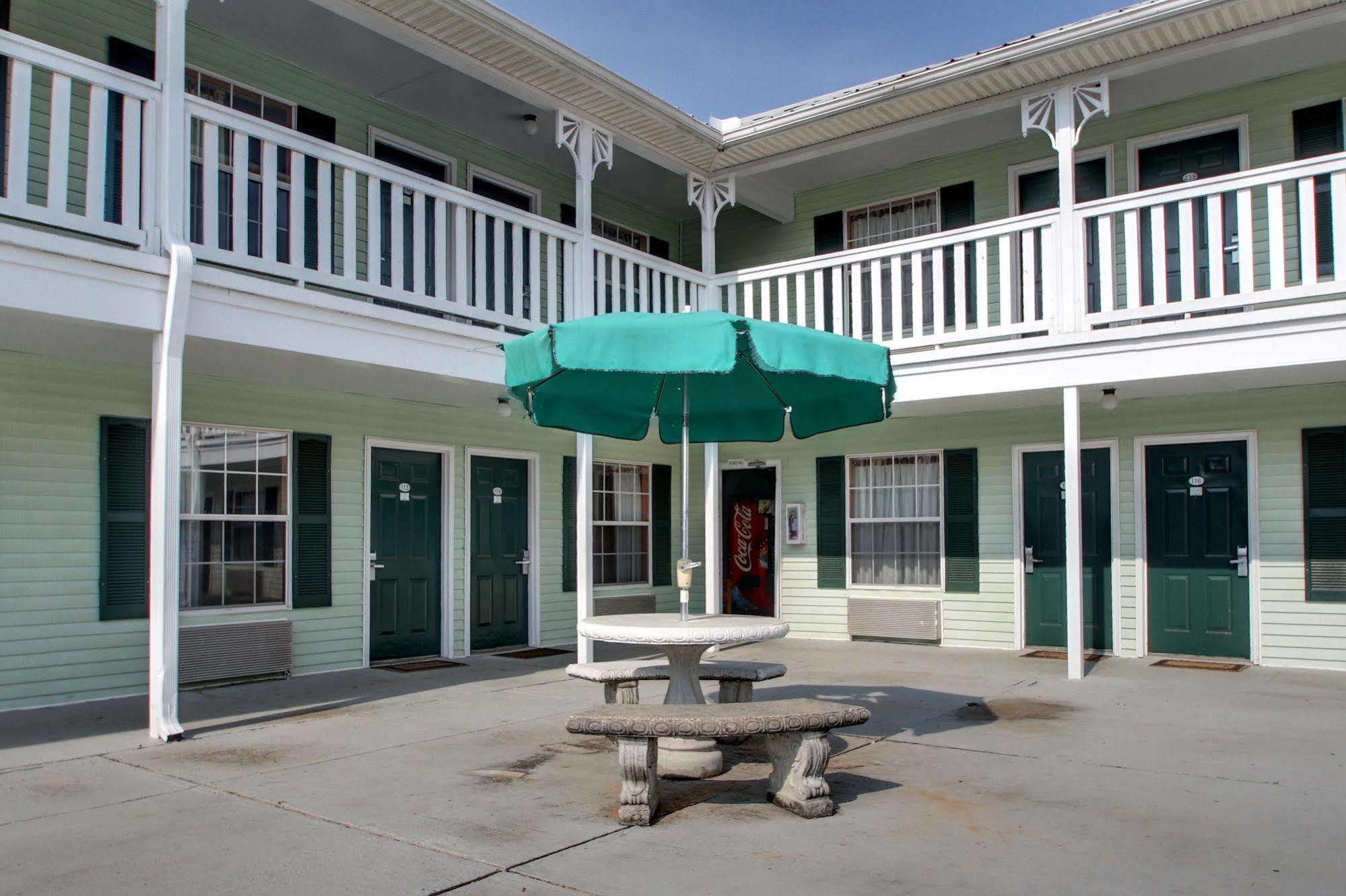 Key West Inn - Clanton Εξωτερικό φωτογραφία